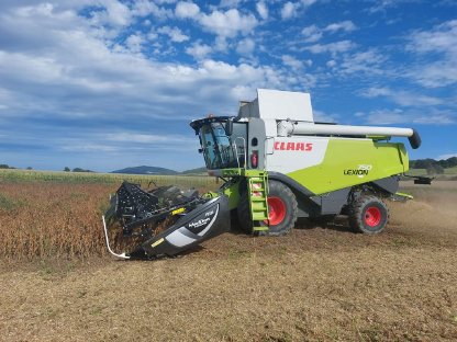 Bild 2:Soja dreschen mit Flexschneidwerk