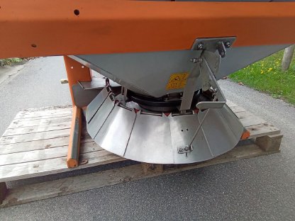 Bild 3:Splitt- bzw. Salzstreuer Herkules