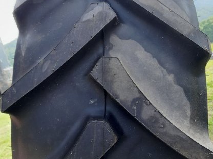 Bild 6:Traktorreifen