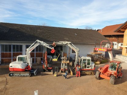 Bild 4:Baumaschinen zu vermieten