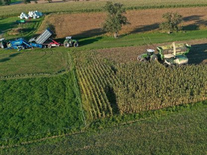 Bild 5:Maisballen pressen