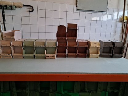 Bild 2:Lager-Schraubenbox