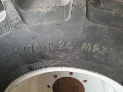 Bild 4:Traktorreifen