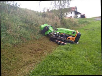 Bild 3:Mulchen/Böschungsmulchen