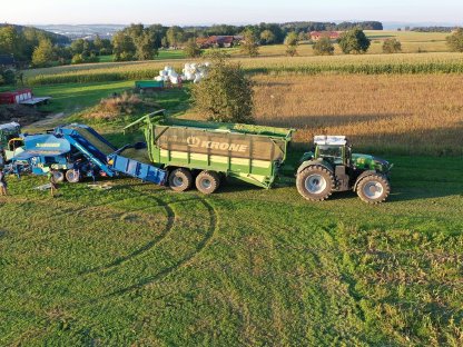 Bild 2:Maisballen pressen