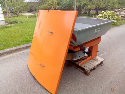 Bild 5:Splitt- bzw. Salzstreuer Herkules