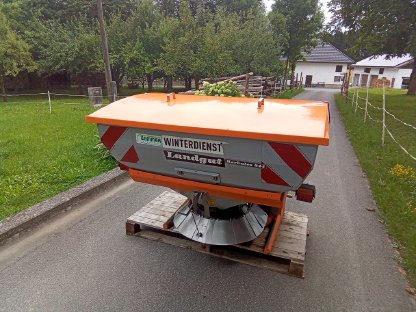 Bild 2:Splitt- bzw. Salzstreuer Herkules