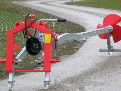 Bild 6:Vermiete Düngerstreuer