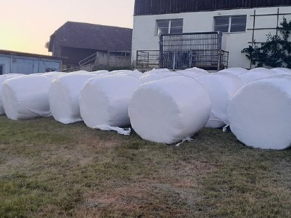 Bild 9:Rundballenpressen Pöttinger 125 FCPRO oder 155 V PRO