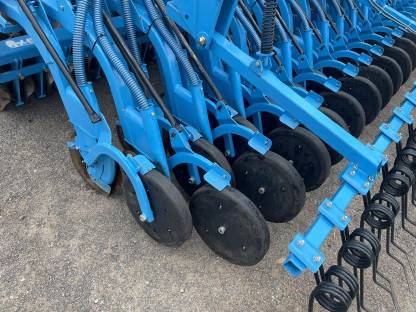 Bild 4:Rabe MegaSeed 4501 K2 Neue Sämaschine