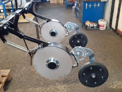 Bild 2:Doppelscheibenschare Nirosta, Bleche Scheibe mit Druckrolle