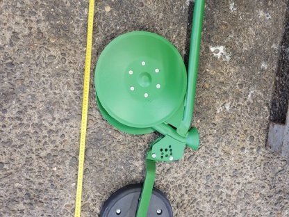 Bild 9:Doppelscheibenschare Nirosta, Bleche Scheibe mit Druckrolle