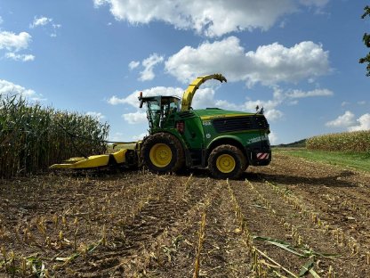 Bild 3:Landwirtschaftliche Lohnarbeiten