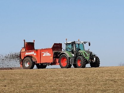 Bild 7:Vermiete Düngerstreuer