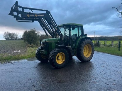 John Deere 6400 mit Frontlader