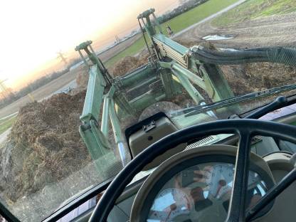 Bild 6:Landwirtschaftliche Dienstleistung, hauptsächlich Ladearbeit