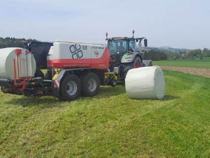 Bild 3:Rundballenpressen Pöttinger 125 FCPRO oder 155 V PRO