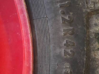 Bild 4:Pflegebereifung 11.2 R 42 / 11.2 R 28 für z.B. Fendt 307 Ci