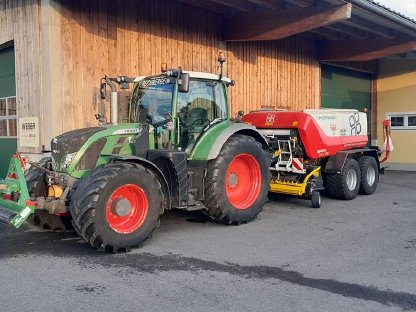 Bild 7:Rundballenpressen Pöttinger 125 FCPRO oder 155 V PRO