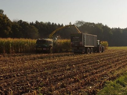 Bild 2:Landwirtschaftliche Lohnarbeiten