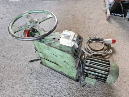 Bild 3:Walzapparat für Sägeblätter