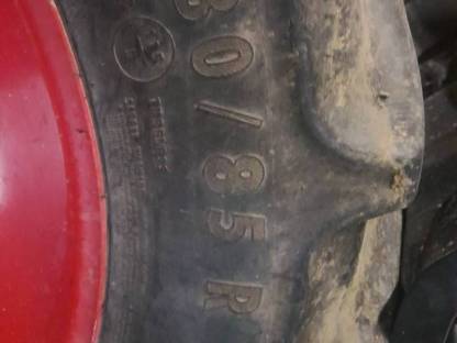 Bild 3:Pflegebereifung 11.2 R 42 / 11.2 R 28 für z.B. Fendt 307 Ci