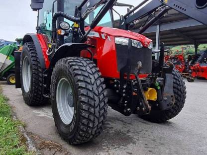 Kommunaltraktor Massey Ferguson 5711