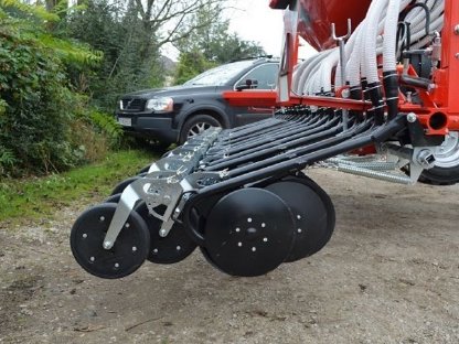 Bild 8:Doppelscheibenschare Nirosta, Bleche Scheibe mit Druckrolle