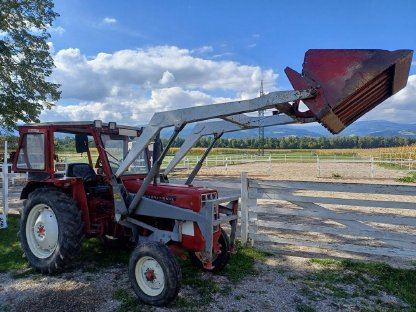 Traktor mit Frontlader IHC 354