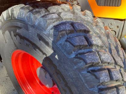 Bild 8:Kommunalreifen Kompletträder Fendt Straßenreifen