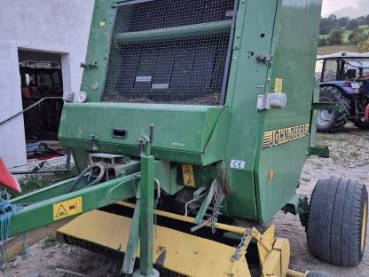 Bild 2:John Deere 580 Rundballenpresse