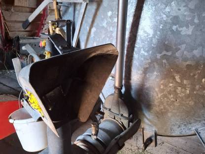 Bild 9:Fuchs Güllefass mit Möschaverteiler