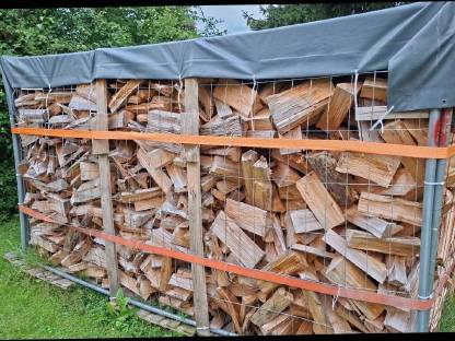 Bild 2:Brennholz/Scheitholz