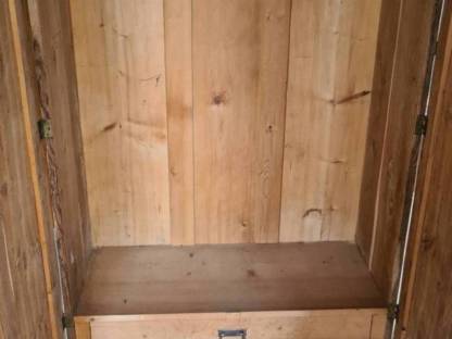 Bild 8:Alte Holzschränke