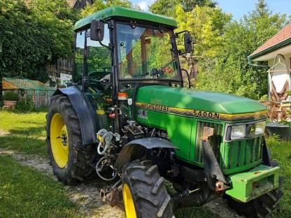 Traktor John Deere 5400 N