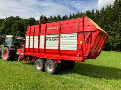 Bild 2:Ladewagen Pöttinger Siloprofi II 2 Formel S