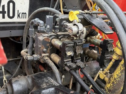 Bild 4:Traktor Steyr 9125 + Frontlader Hauer POM S110, 4000h