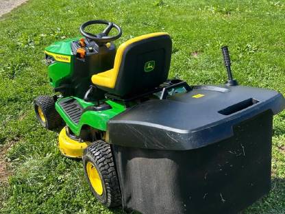 Bild 7:John Deere Aufsitzrasenmäher X147R