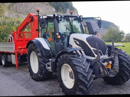 Bild 5:Tandemkipper mit Kran Fliegl