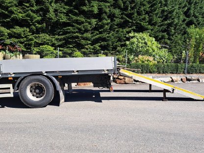 Bild 9:Baumaschinentransporter Scania