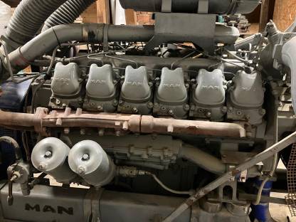 Bild 3:MAN V12 Motor für Maismühle/Stromaggregat