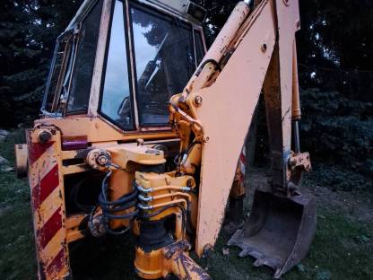 Bild 2:Baggerlader JCB