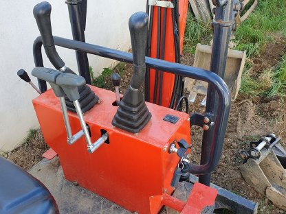 Bild 4:Minibagger Rhinozeros XN10