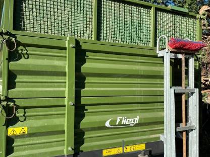 Bild 3:Fliegl TDK 80-88 VR Dreiseitenkipper