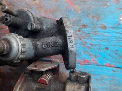 Bild 2:4 alte Vergaser für Rasenmäher