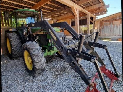 Bild 2:John Deere Traktor mit Frontlader 2850