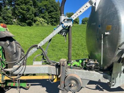 Bild 2:Bauer Güllefass V60