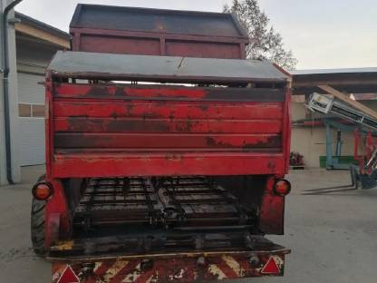 Bild 7:Kompost-Hühnermiststreuer RUR 5,5 t NL