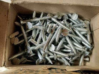 Bild 2:Kleine Holzschrauben, keine Spax