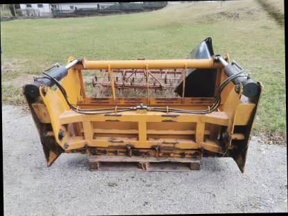 Bild 8:Mammut Siloschneidzange SC 195